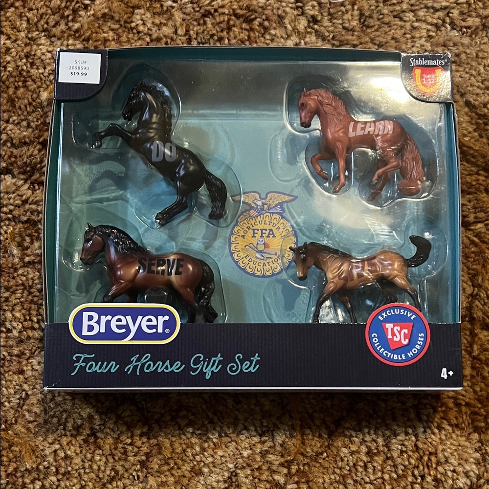 Breyer Stablemates Tractor Supply Co Special Run FFA 4 Horse Gift Set